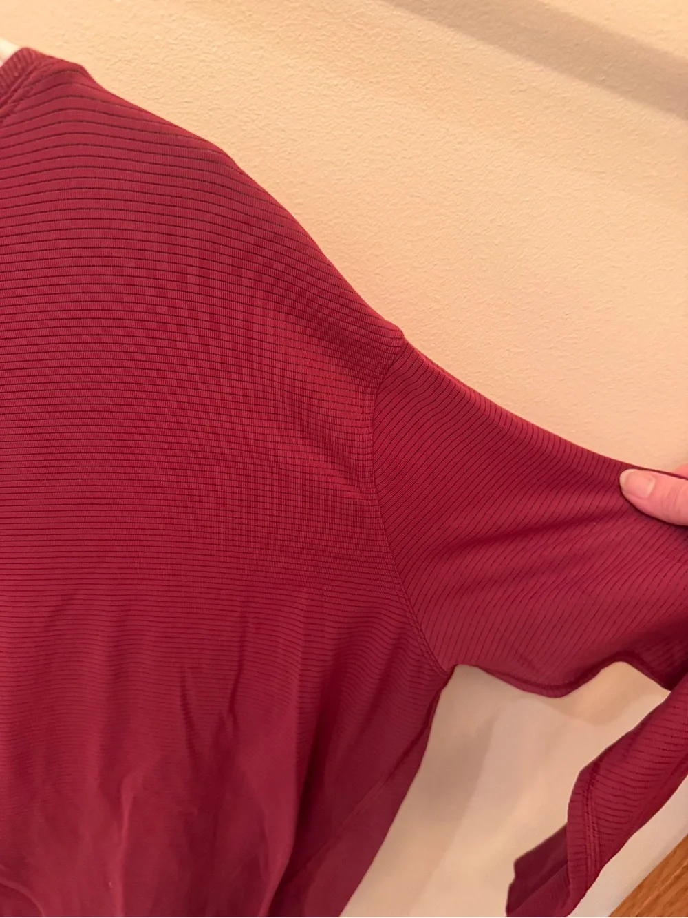 lululemon athletica Long Sleeve Ribbed Tunic in maroon with black lines size 8
